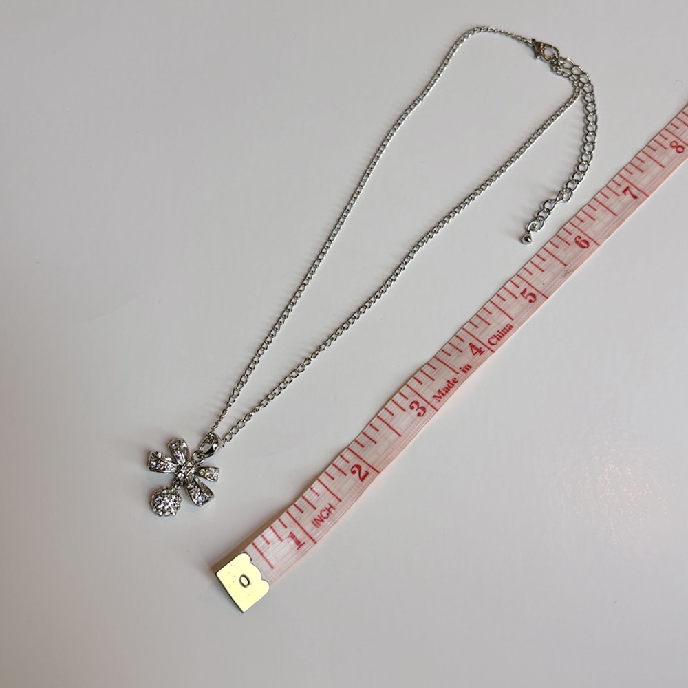 Silver coquette bow necklace - Picture 4 of 5